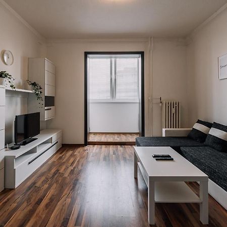 Cozy Apartment In Ruzinov Bratislava Luaran gambar