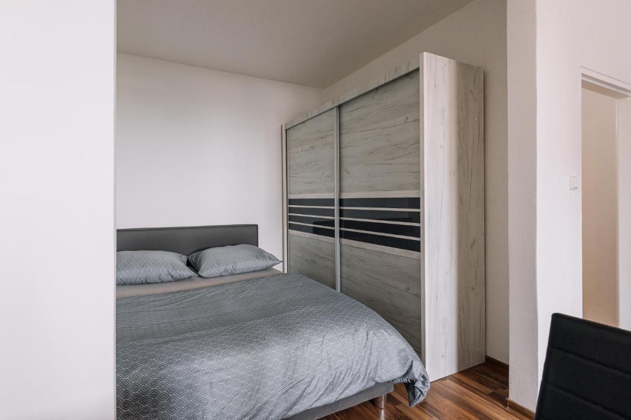 Cozy Apartment In Ruzinov Bratislava Luaran gambar