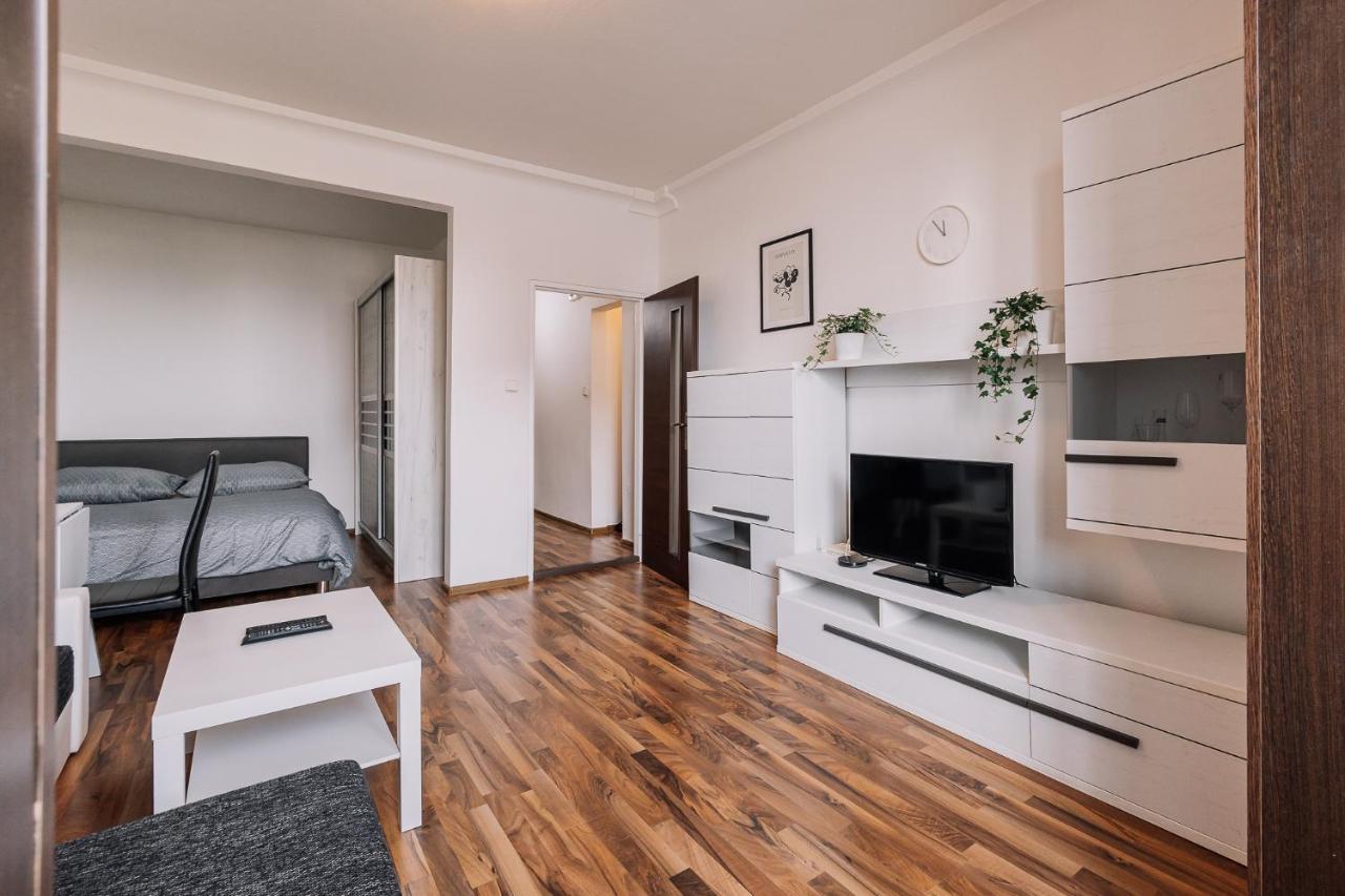 Cozy Apartment In Ruzinov Bratislava Luaran gambar