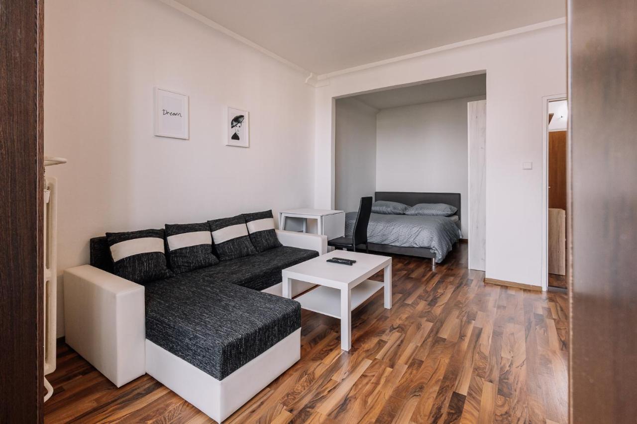 Cozy Apartment In Ruzinov Bratislava Luaran gambar