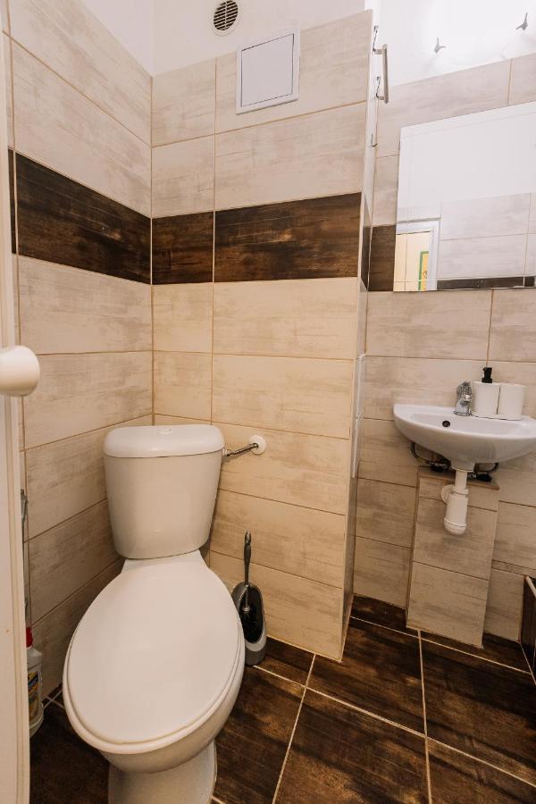 Cozy Apartment In Ruzinov Bratislava Luaran gambar
